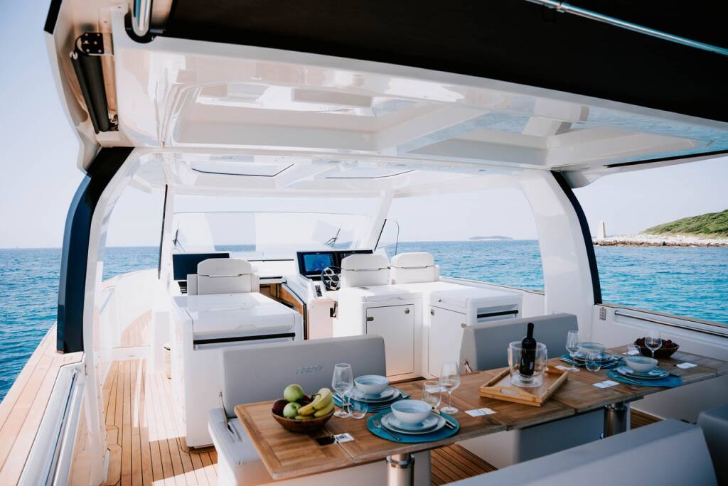 Motor yacht Fjord 53 XL Alb 2