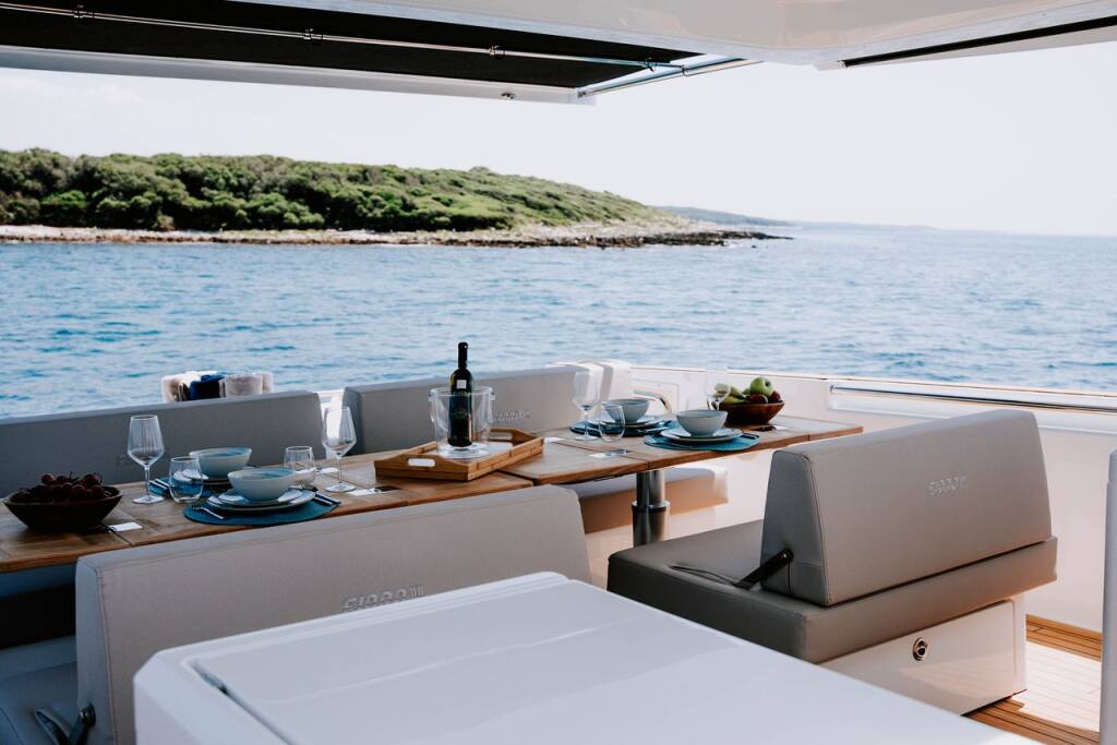 Motor yacht Fjord 53 XL Alb 2