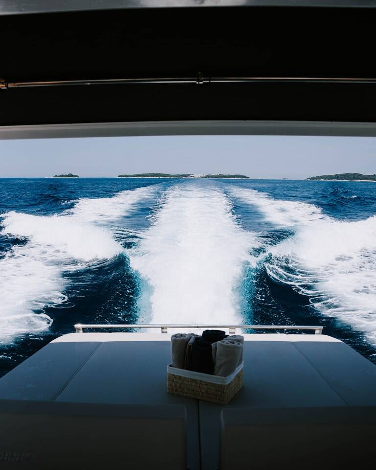 Motor yacht Fjord 53 XL Alb 2
