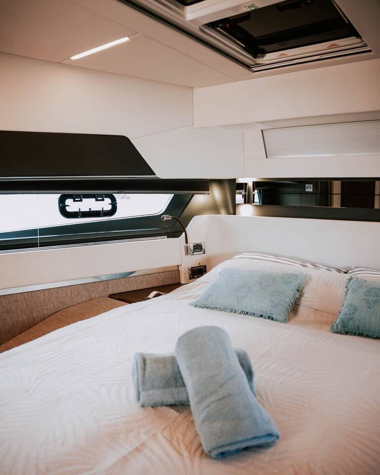 Motor yacht Fjord 53 XL Alb 2