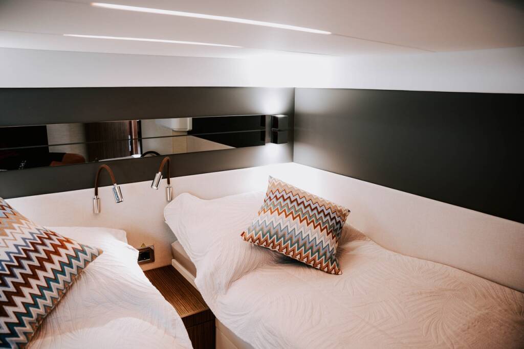 Motor yacht Fjord 53 XL Alb 2
