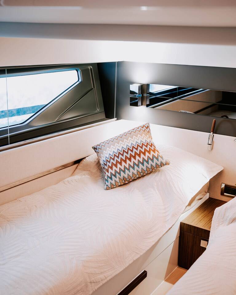 Motor yacht Fjord 53 XL Alb 2