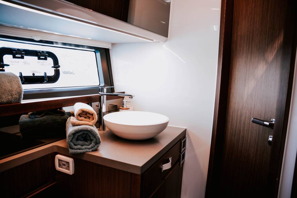 Motor yacht Fjord 53 XL Alb 2