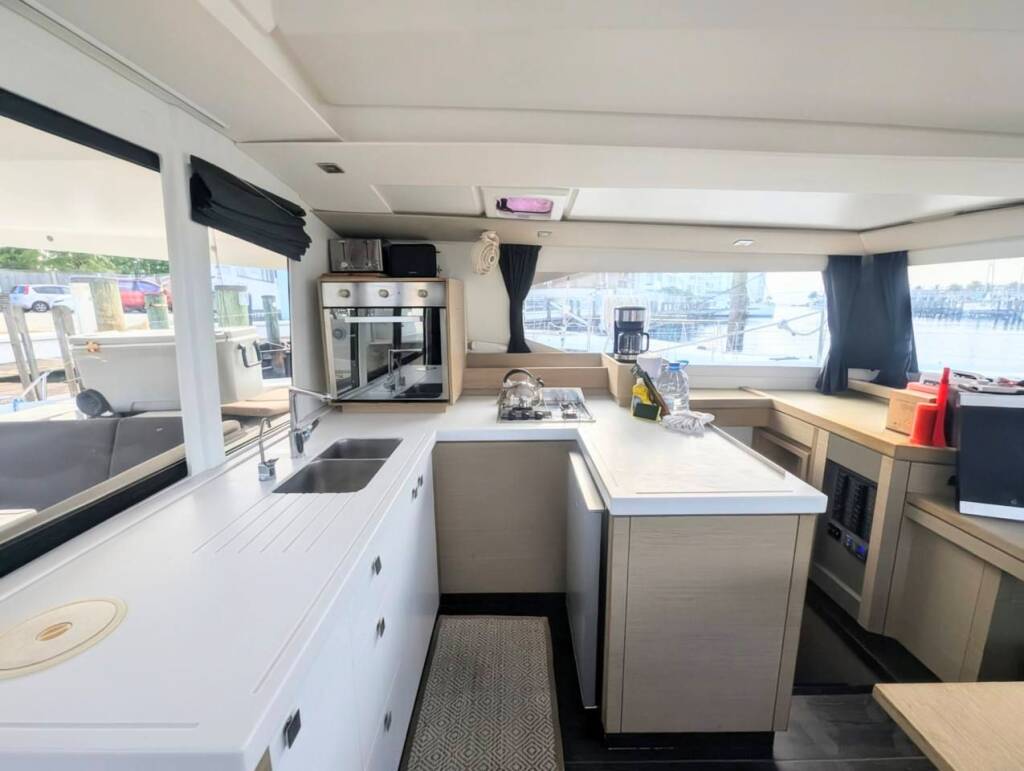 Fountaine Pajot Astrea 42 PRINCE DES MERS 