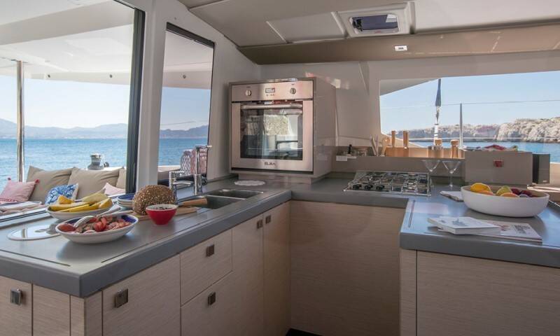 Katamaran Fountaine Pajot Astrea 42 HAKUNA MATATA I