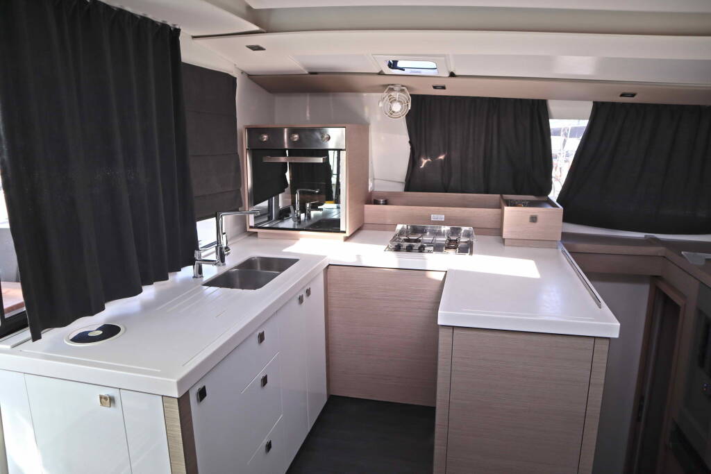 Fountaine Pajot Astrea 42 