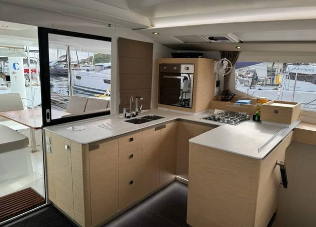Katamaran Fountaine Pajot Astrea 42 Unsupervised