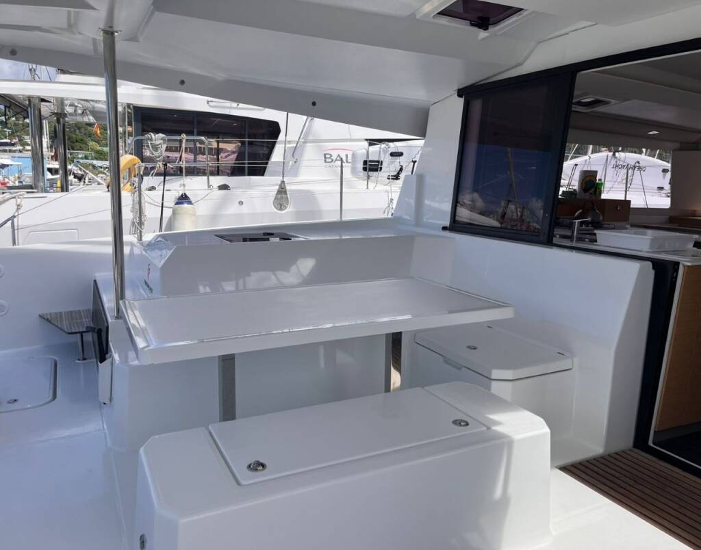 Fountaine Pajot Astrea 42 VENT D'ARGUIN