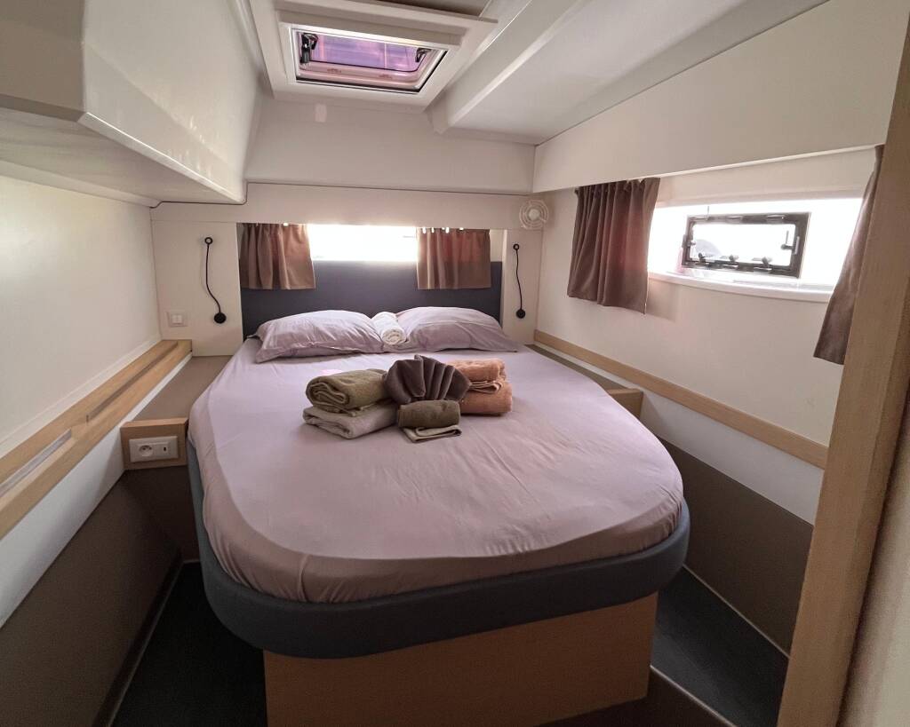 Fountaine Pajot Astrea 42 VENT D'ARGUIN