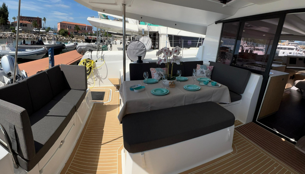Fountaine Pajot Astrea 42 Bollinger