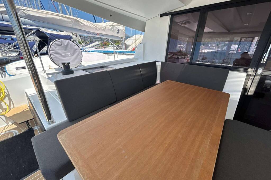 Fountaine Pajot Astrea 42 Deutz