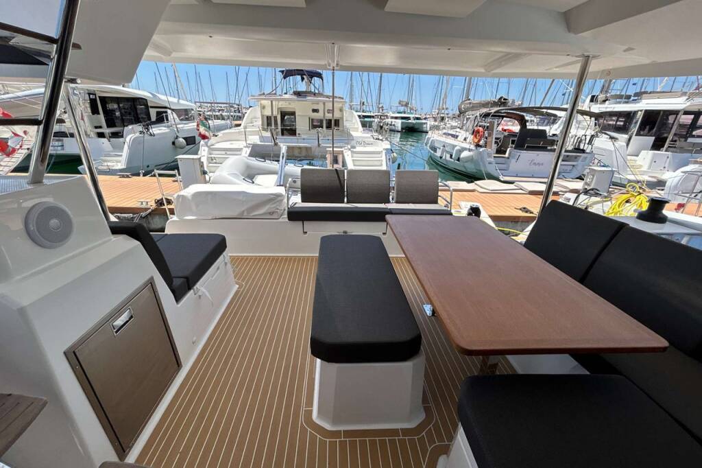 Fountaine Pajot Astrea 42 Deutz