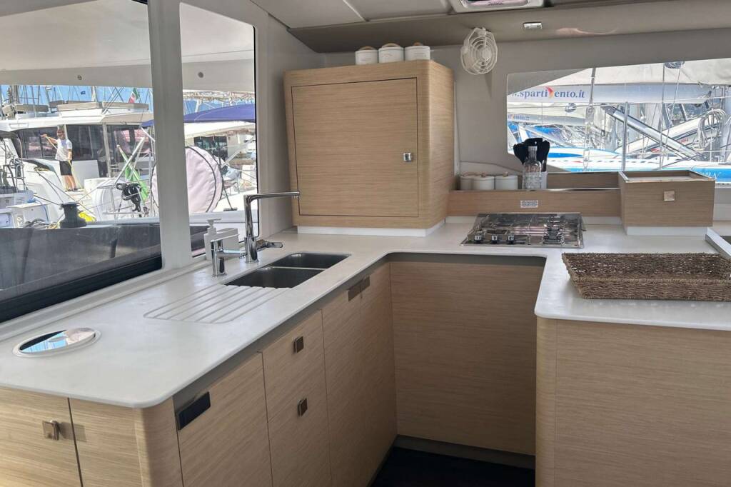 Fountaine Pajot Astrea 42 Deutz
