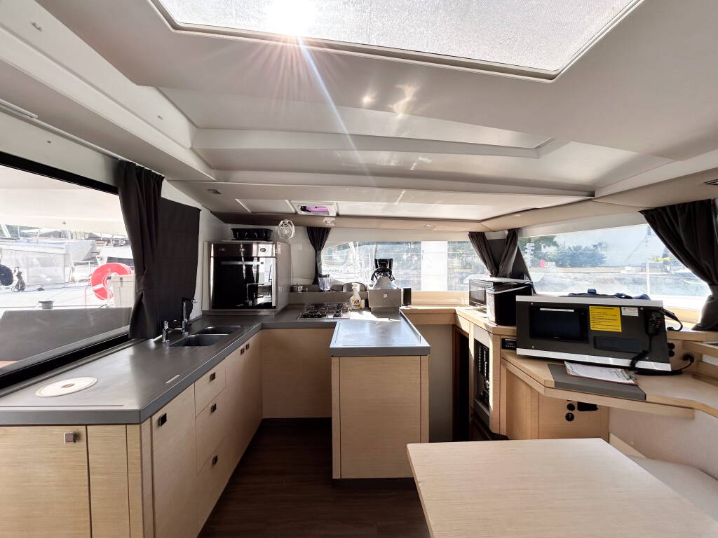 Fountaine Pajot Astrea 42 Brown Eyed Girl