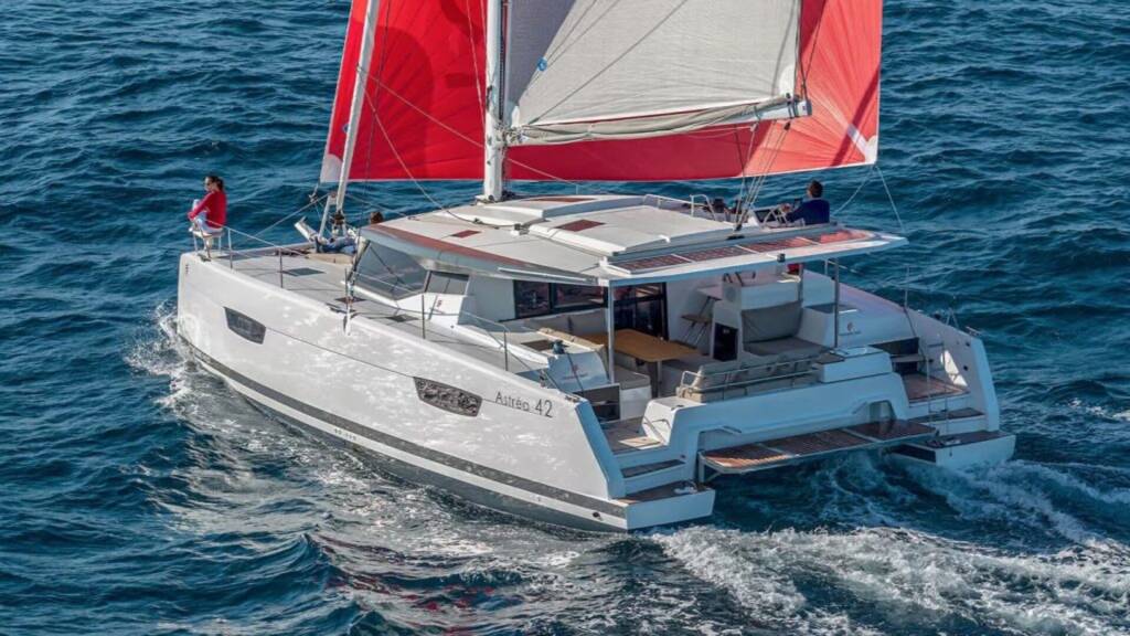 Katamaran Fountaine Pajot Astrea 42 Satellite