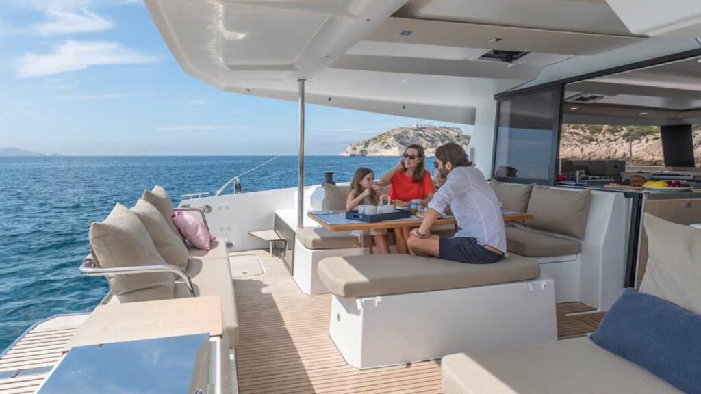 Katamaran Fountaine Pajot Astrea 42 Satellite