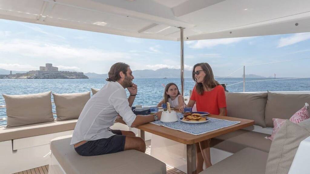 Katamaran Fountaine Pajot Astrea 42 Satellite