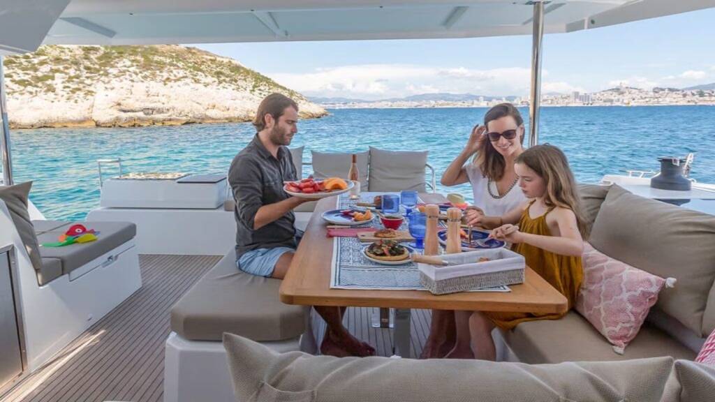 Katamaran Fountaine Pajot Astrea 42 Satellite