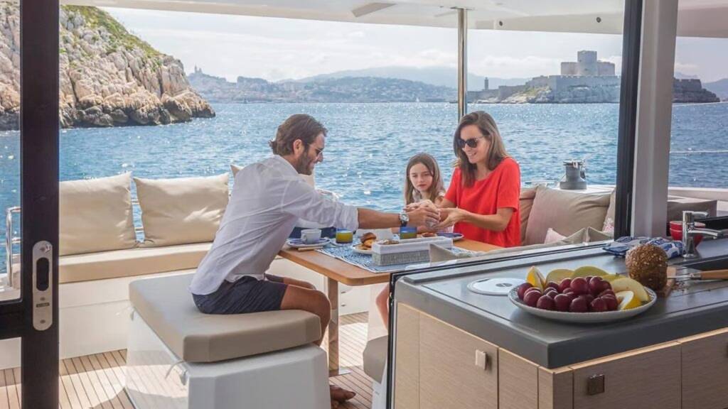 Katamaran Fountaine Pajot Astrea 42 Satellite