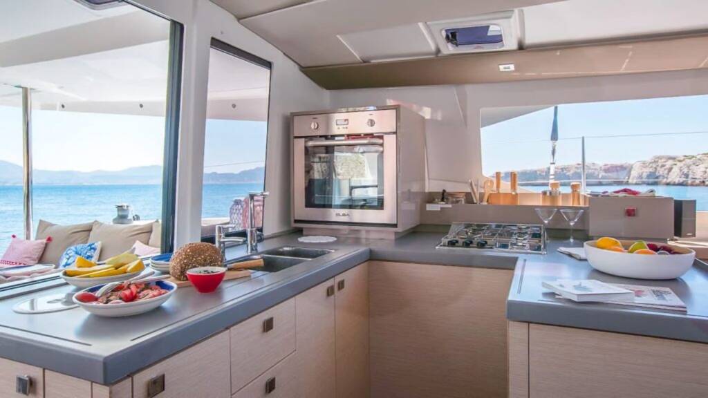 Katamaran Fountaine Pajot Astrea 42 Satellite