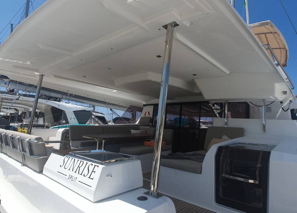Catamaran Fountaine Pajot Aura 51 Sunrise