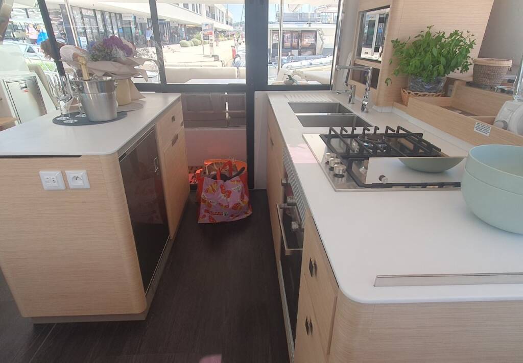 Catamaran Fountaine Pajot Aura 51 Sunrise