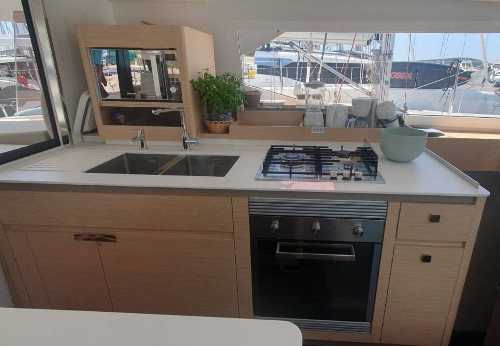Catamaran Fountaine Pajot Aura 51 Sunrise