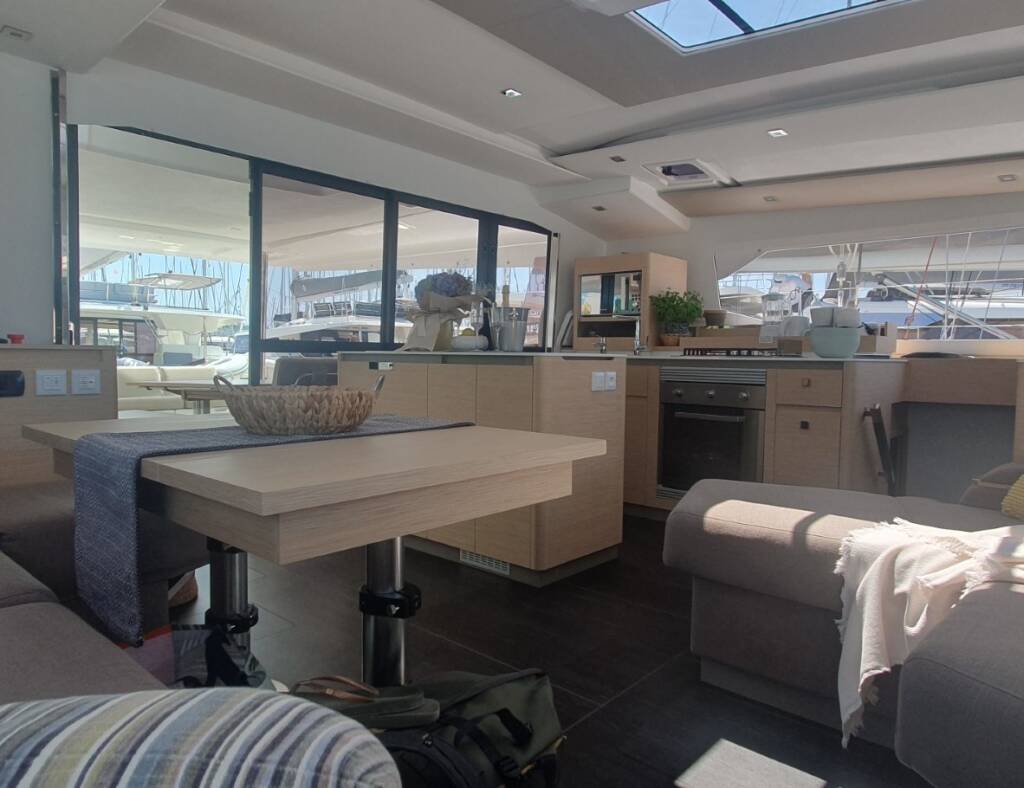 Catamaran Fountaine Pajot Aura 51 Sunrise