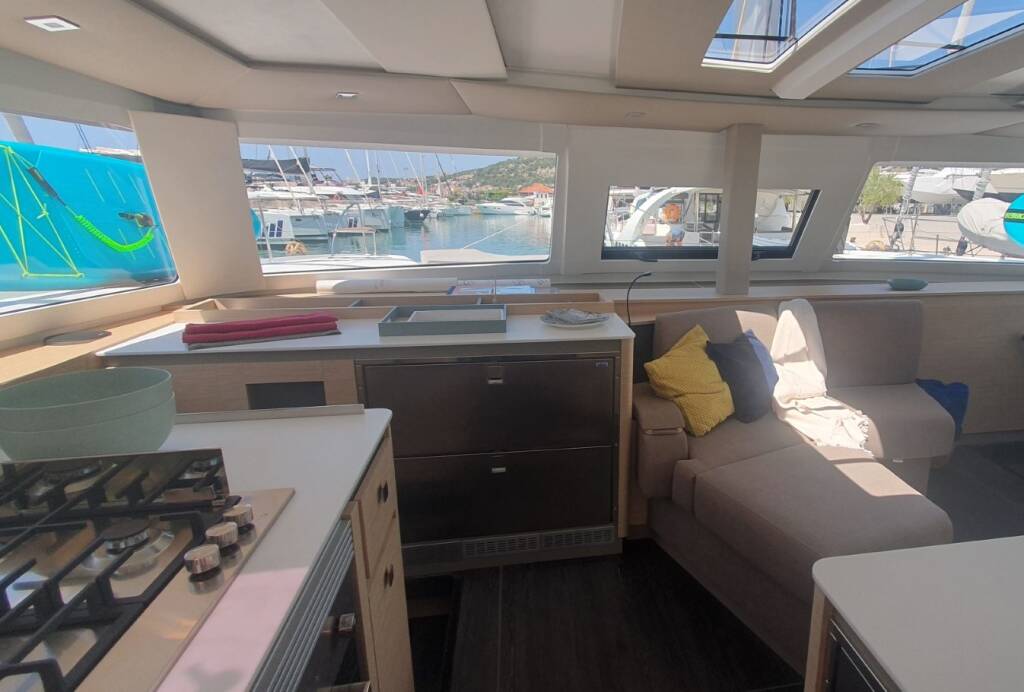 Catamaran Fountaine Pajot Aura 51 Sunrise