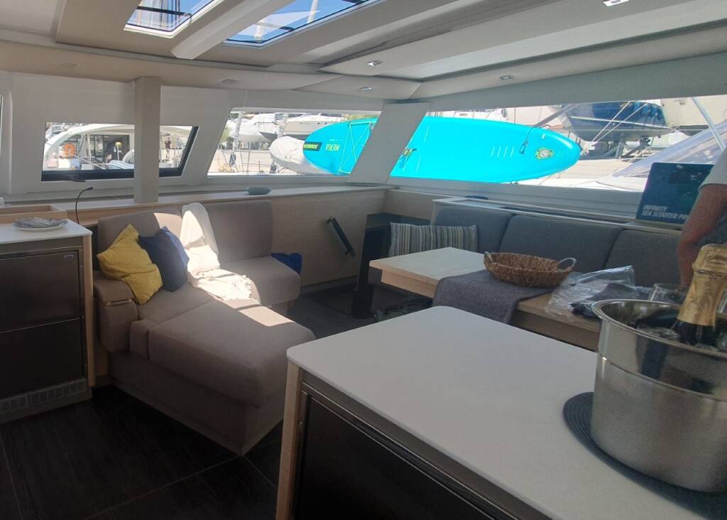 Catamaran Fountaine Pajot Aura 51 Sunrise