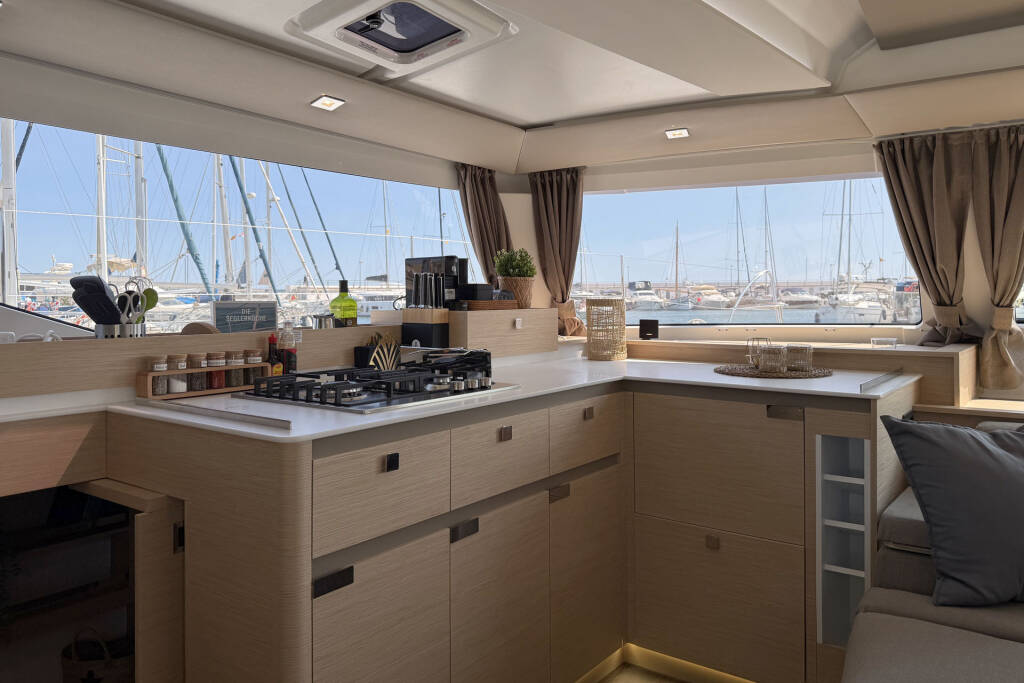 Fountaine Pajot Elba 45 Yara