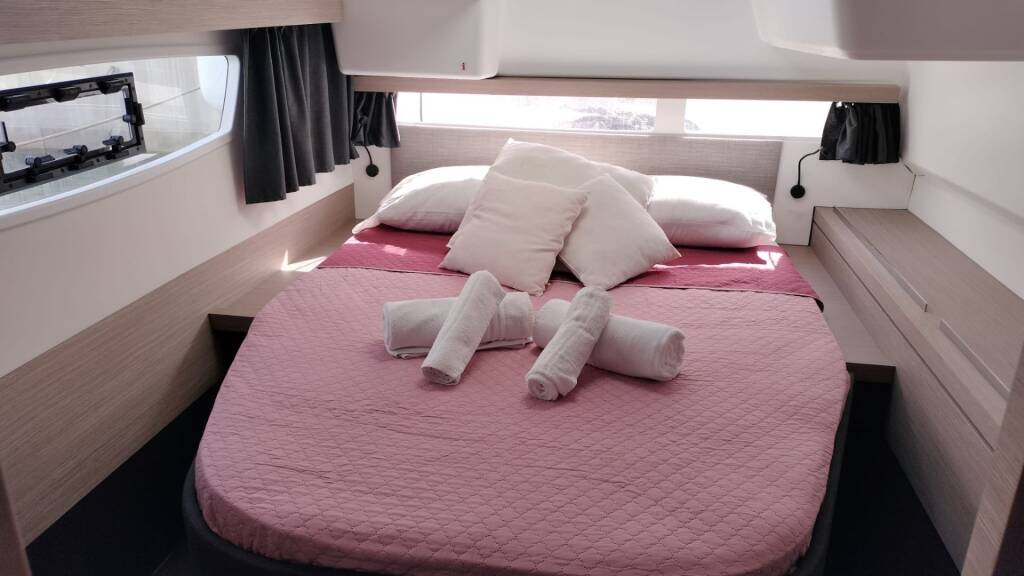 Fountaine Pajot Isla 40 Luna