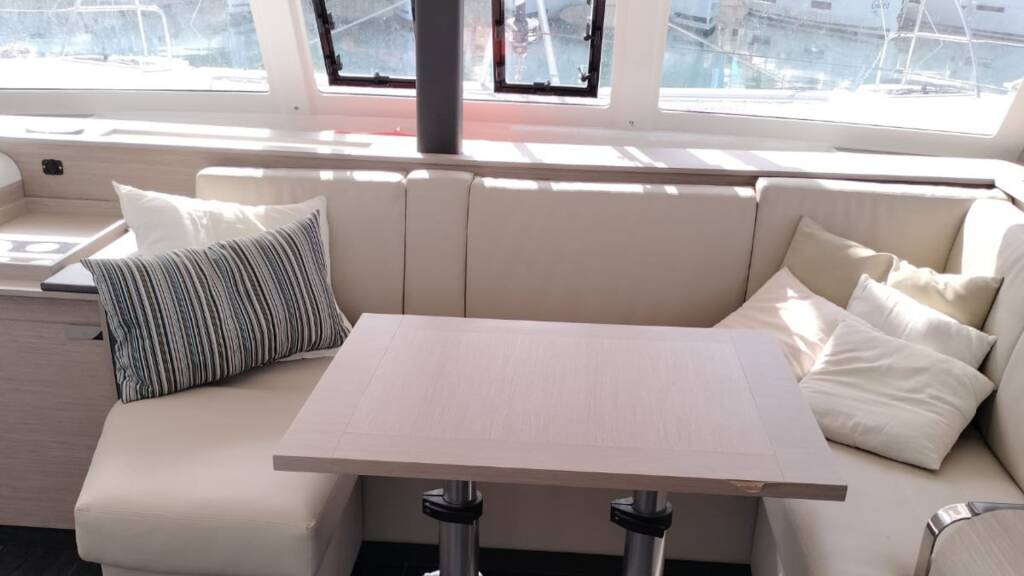 Fountaine Pajot Isla 40 Luna