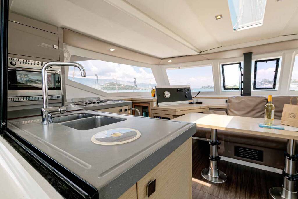 Katamaran Fountaine Pajot Lucia 40 Servus