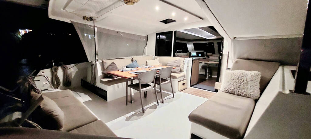 Katamaran Fountaine Pajot Lucia 40 Aqua Panda