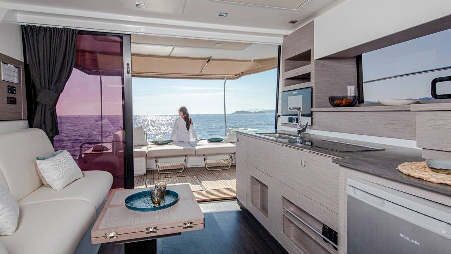 Power catamaran Fountaine Pajot MY4.S - Maestro Blue Champagne