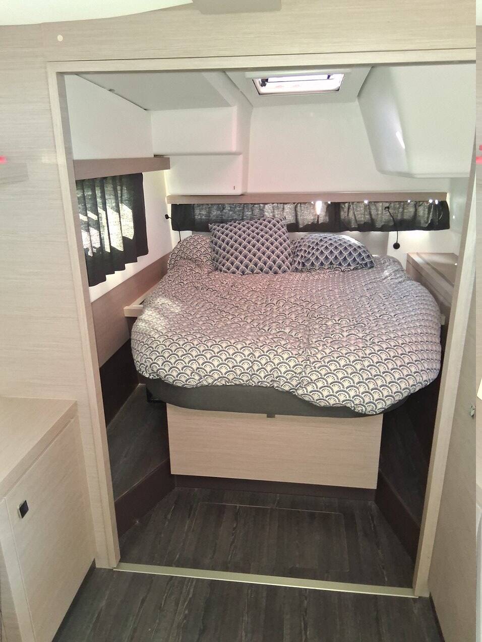 Power catamaran Fountaine Pajot MY4.S - Maestro Blue Champagne