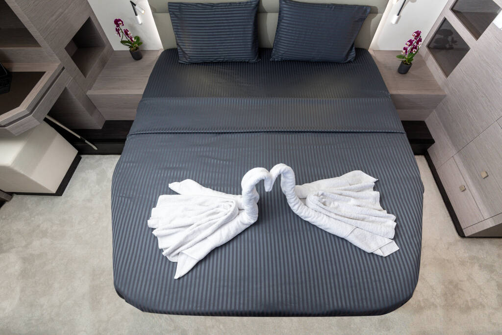 Fountaine Pajot MY6 Emy 6