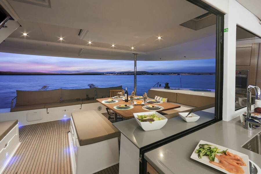 Catamaran Fountaine Pajot Saba 50 Quintet Nowhere
