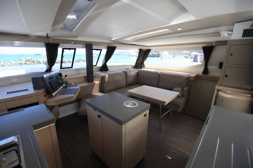 Katamaran Fountaine Pajot Saona 47 Quintet Three Sheets
