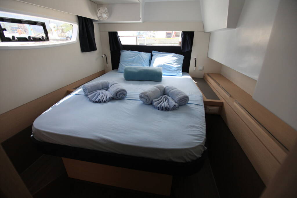 Katamaran Fountaine Pajot Saona 47 Quintet Three Sheets