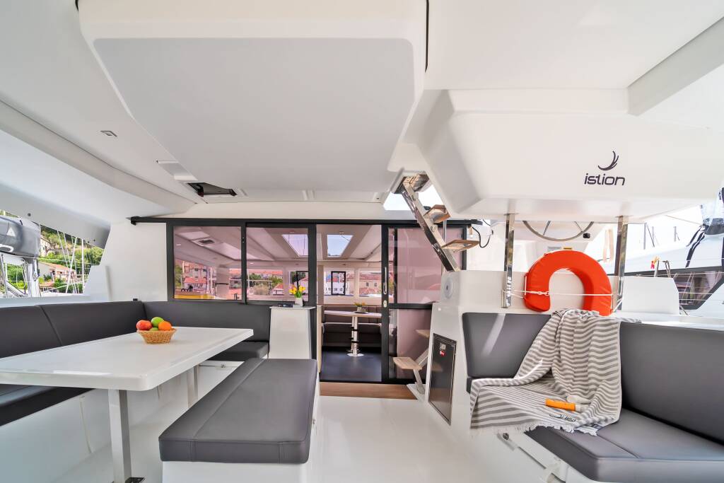 Fountaine Pajot Tanna 47 First Life