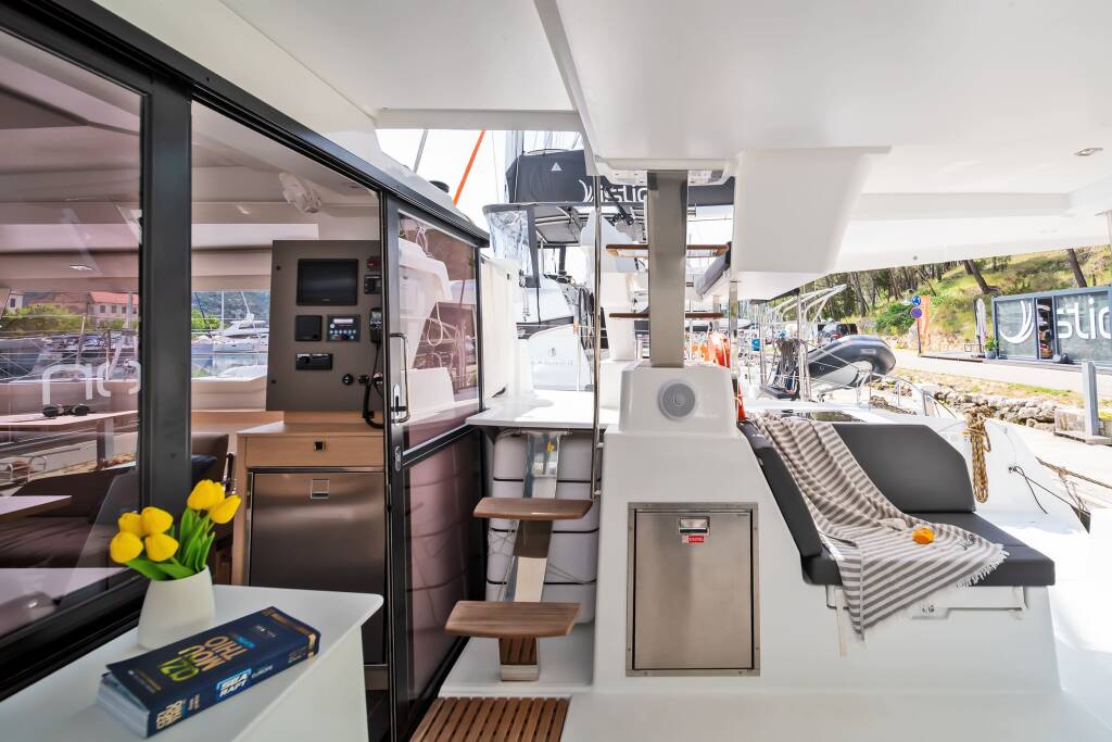 Fountaine Pajot Tanna 47 First Life