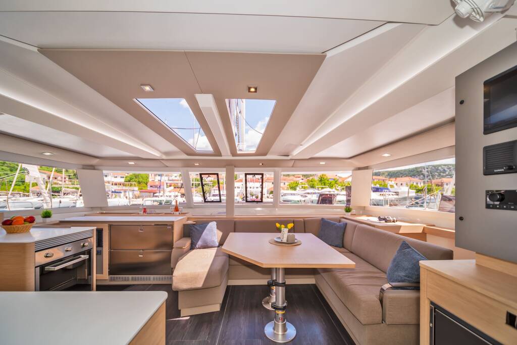 Fountaine Pajot Tanna 47 First Life