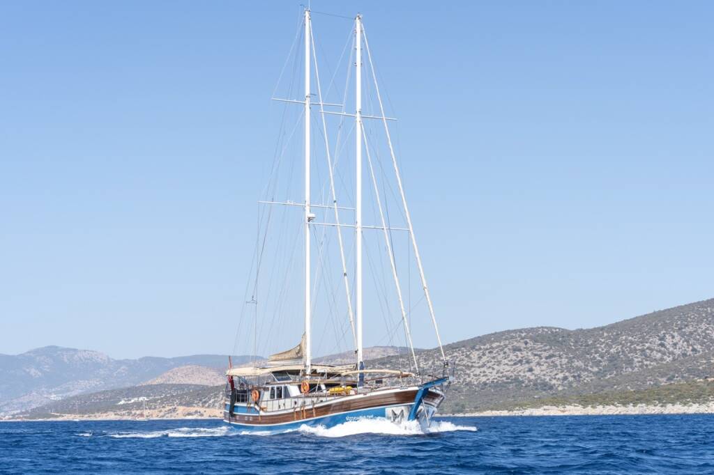 Gözdem The One Gözdem The One 