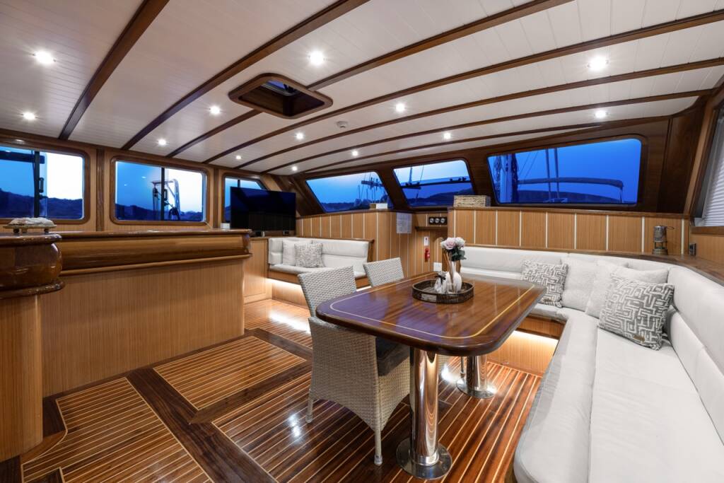 Gözdem The One Gözdem The One 