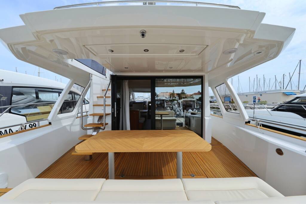 Motor yacht Greenline 48 Red Hot
