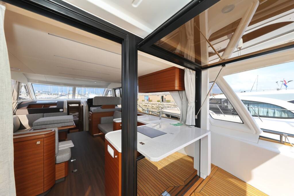 Motor yacht Greenline 48 Red Hot