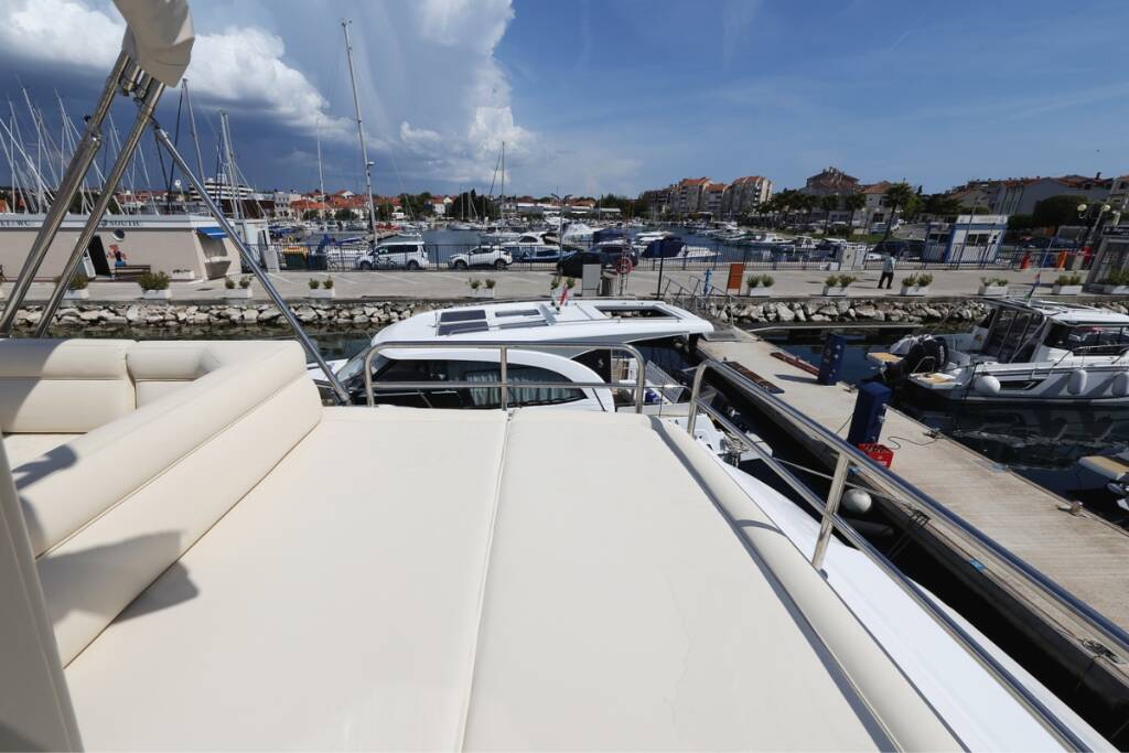 Motor yacht Greenline 48 Red Hot
