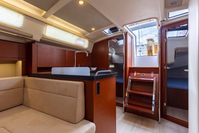 Sailing yacht Hanse 388 Tadeja
